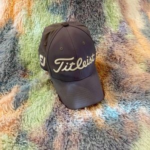 Fitleist baseball, cap gray